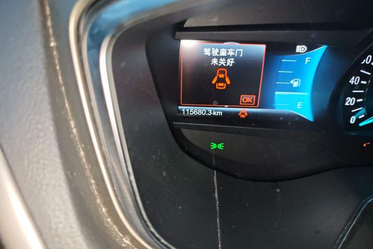 Used Ford Mondeo 2013 2.0L GTDi 200 Luxury Model Odometer Close Up