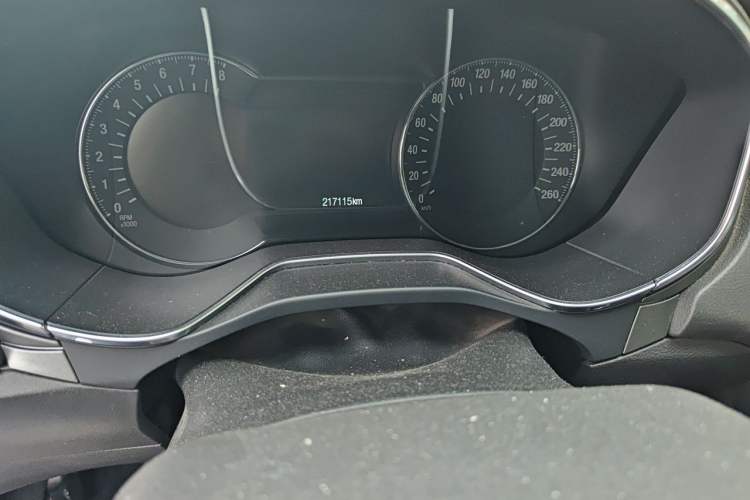 Used Ford Mondeo 2013 2.0L GTDi240 Luxury Sport Model Odometer Close Up