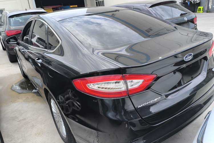 Used Ford Mondeo 2013 2.0L GTDi 200 Luxury Model Rear Left 45 Deg