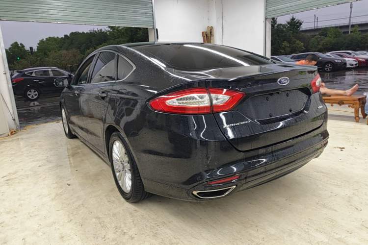 Used Ford Mondeo 2013 2.0L GTDi 200 Luxury Model Rear Left 45 Deg