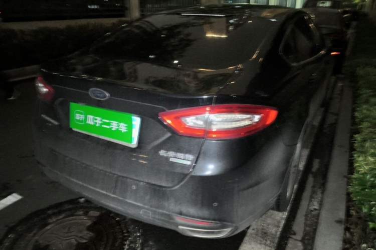 Used Ford Mondeo 2013 2.0L GTDi 200 Luxury Model Rear Right 45 Deg