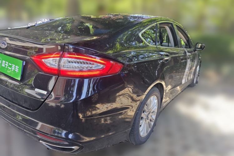 Used Ford Mondeo 2013 2.0L GTDi 200 Luxury Model Rear Right 45 Deg