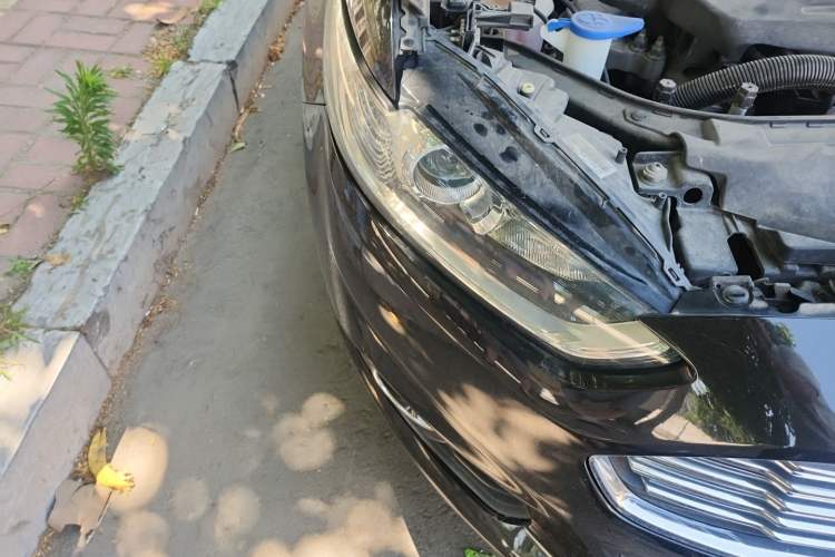 Used Ford Mondeo 2013 1.5L GTDi180 Comfort Model Right Front Headlight