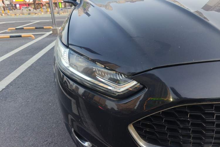 Used Ford Mondeo 2013 2.0L GTDi 200 Luxury Model Right Front Headlight