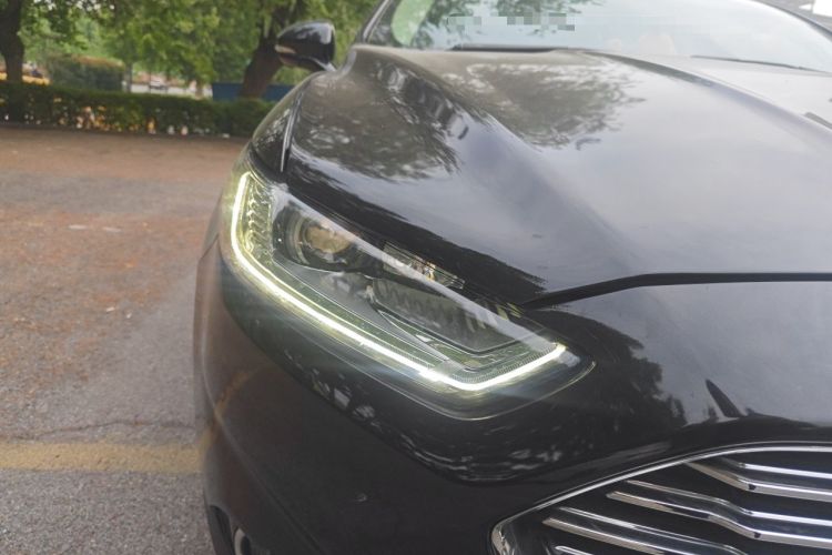Used Ford Mondeo 2013 2.0L GTDi 200 Luxury Model Right Front Headlight