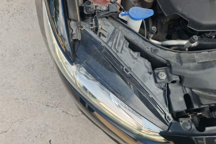 Used Ford Mondeo 2013 2.0L GTDi 200 Luxury Model Right Front Headlight