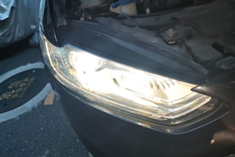 Used Ford Mondeo 2013 2.0L GTDi 200 Luxury Model Right Front Headlight