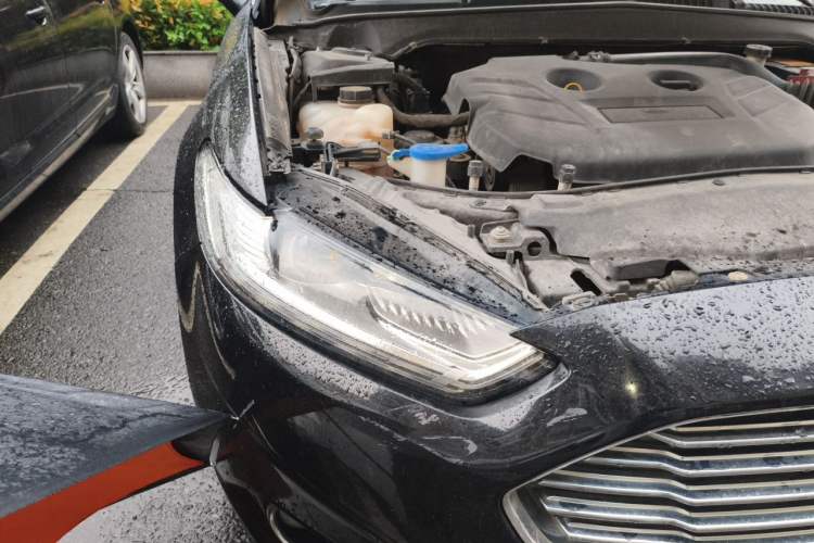 Used Ford Mondeo 2013 2.0L GTDi 200 Luxury Model Right Front Headlight