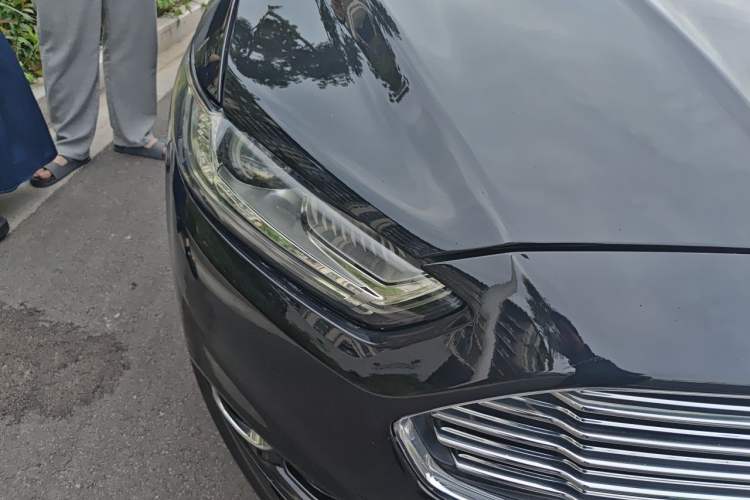 Used Ford Mondeo 2013 2.0L GTDi240 Luxury Sport Model Right Front Headlight