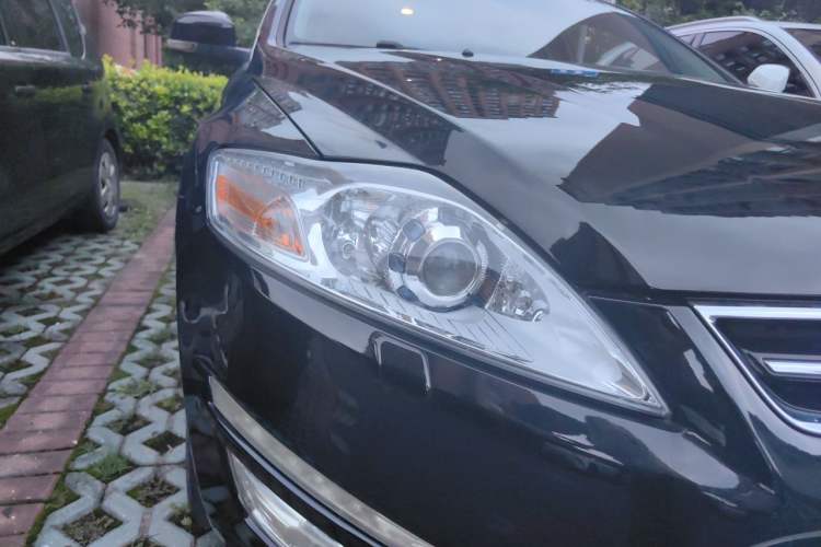 Used Ford Mondeo 2013 2.0L GTDi 200 Luxury Model Right Front Headlight