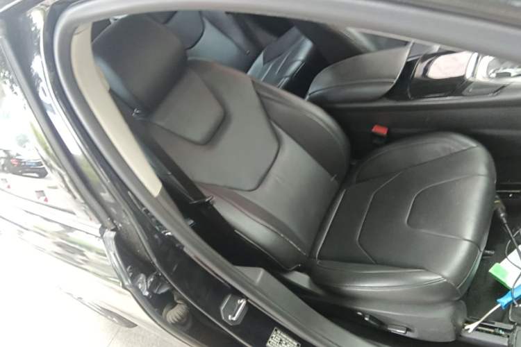Used Ford Mondeo 2013 2.0L GTDi240 Luxury Sport Model Right Front Seat