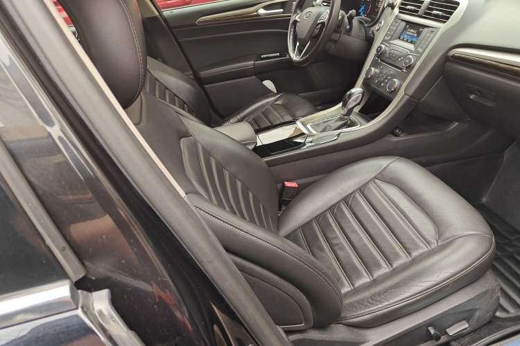 Used Ford Mondeo 2013 2.0L GTDi 200 Fashion Edition Right Front Seat