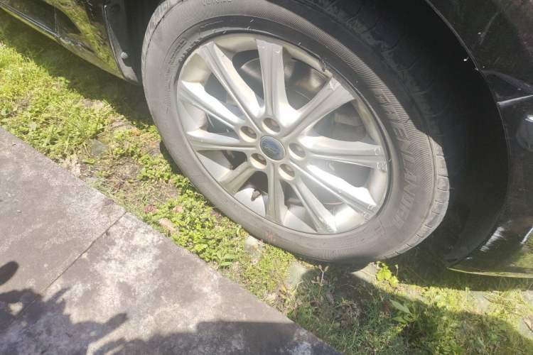 Used Ford Mondeo 2013 2.3L Fashion Edition Right Front Wheel Hub