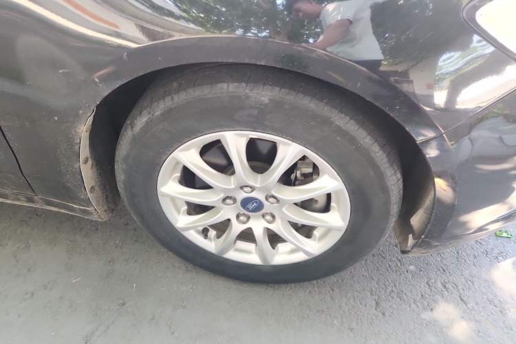 Used Ford Mondeo 2013 1.5L GTDi180 Comfort Model Right Front Wheel Hub