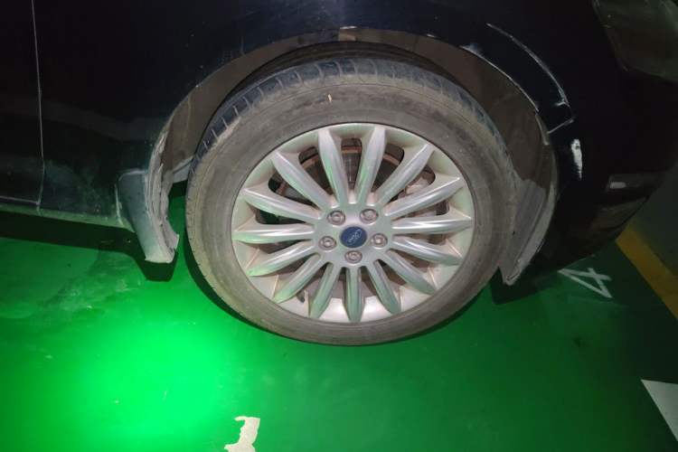 Used Ford Mondeo 2013 2.3L Luxury Model Right Front Wheel Hub