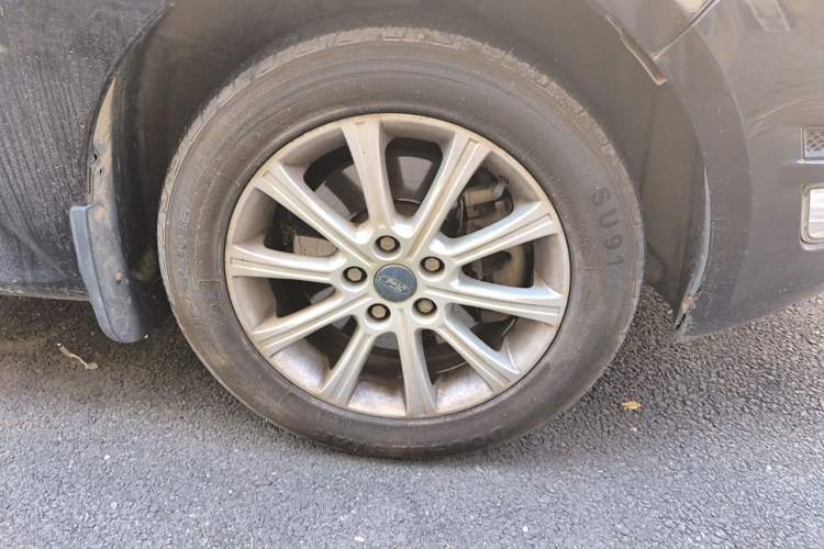 Used Ford Mondeo 2013 2.3L Fashion Edition Right Front Wheel Hub