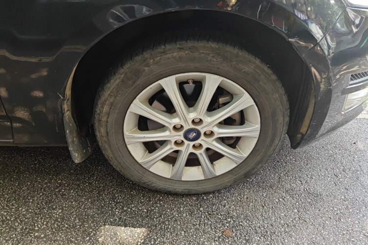 Used Ford Mondeo 2013 2.3L Fashion Edition Right Front Wheel Hub