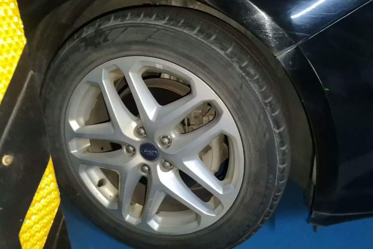 Used Ford Mondeo 2013 1.5L GTDi180 Fashion Edition Right Front Wheel Hub