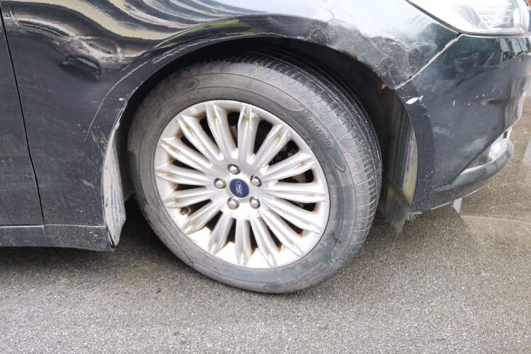 Used Ford Mondeo 2013 2.0L GTDi 200 Fashion Edition Right Front Wheel Hub