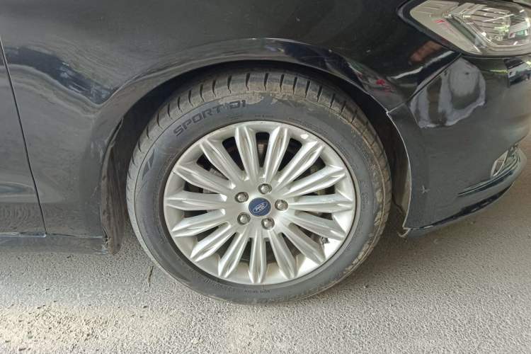 Used Ford Mondeo 2013 2.0L GTDi 200 Fashion Edition Right Front Wheel Hub