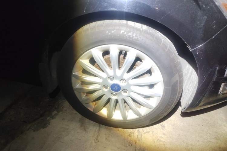 Used Ford Mondeo 2013 2.3L Luxury Model Right Front Wheel Hub