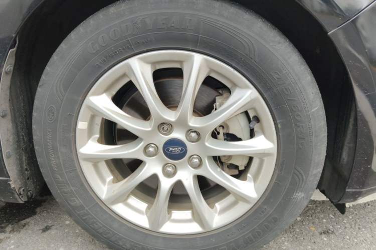 Used Ford Mondeo 2013 1.5L GTDi180 Comfort Model Right Front Wheel Hub