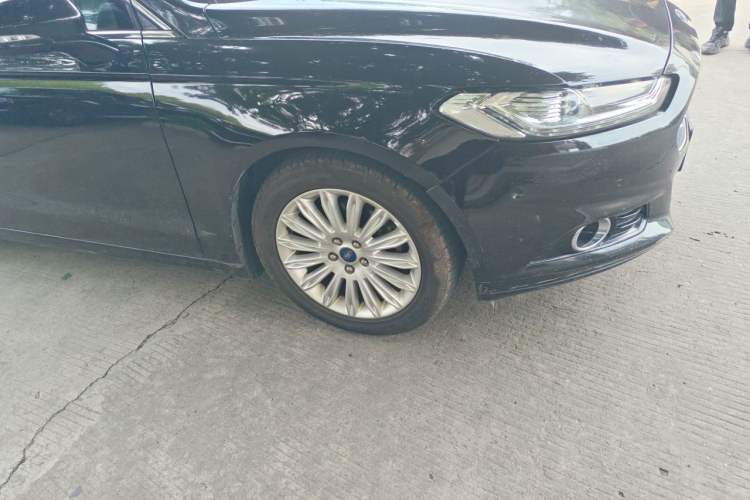 Used Ford Mondeo 2013 2.0L GTDi 200 Fashion Edition Right Front Wheel Hub