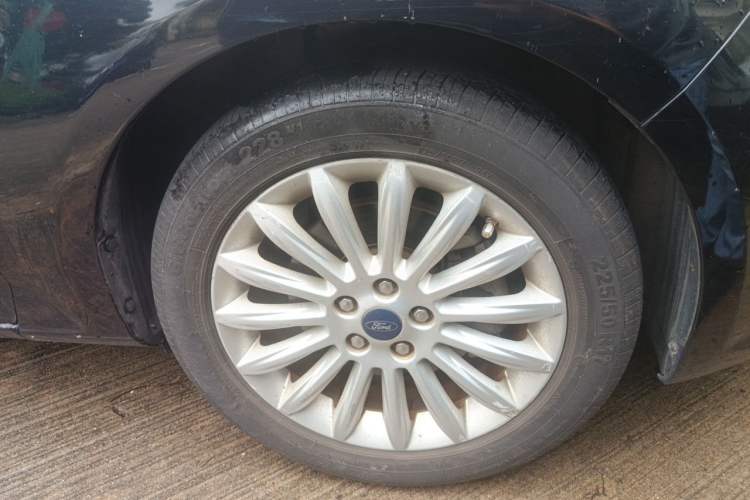 Used Ford Mondeo 2013 2.3L Luxury Model Right Front Wheel Hub