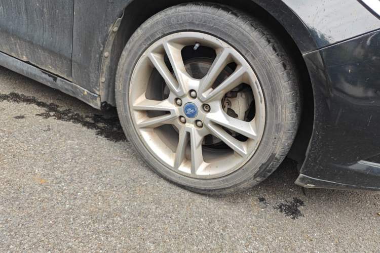 Used Ford Mondeo 2013 2.0L GTDi240 Luxury Sport Model Right Front Wheel Hub