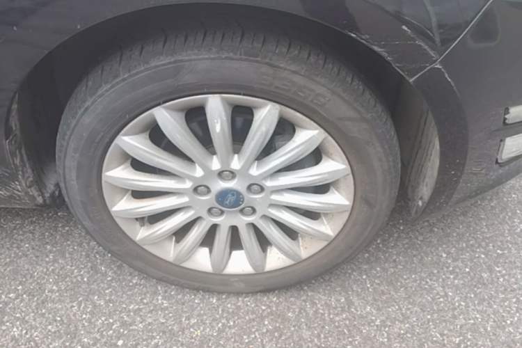 Used Ford Mondeo 2013 2.3L Luxury Model Right Front Wheel Hub