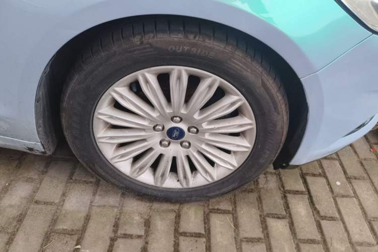 Used Ford Mondeo 2013 2.0L GTDi 200 Fashion Edition Right Front Wheel Hub