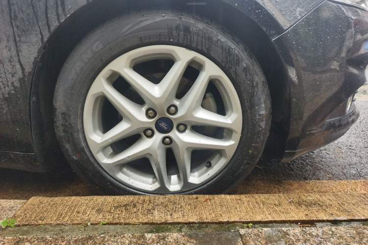 Used Ford Mondeo 2013 1.5L GTDi180 Fashion Edition Right Front Wheel Hub