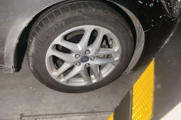 Used Ford Mondeo 2013 1.5L GTDi180 Fashion Edition Right Front Wheel Hub