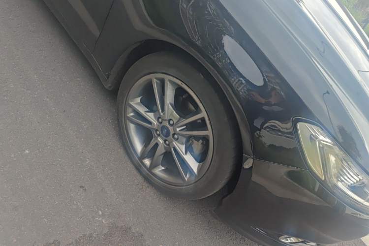 Used Ford Mondeo 2013 2.0L GTDi240 Luxury Sport Model Right Front Wheel Hub