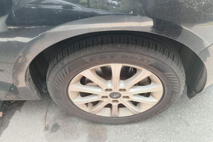 Used Ford Mondeo 2013 2.3L Fashion Edition Right Front Wheel Hub
