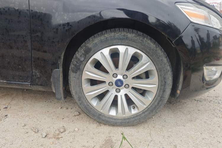 Used Ford Mondeo 2013 2.3L Fashion Edition Right Front Wheel Hub