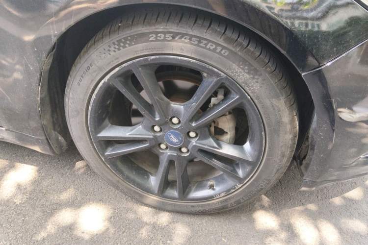 Used Ford Mondeo 2013 2.0L GTDi240 Luxury Sport Model Right Front Wheel Hub