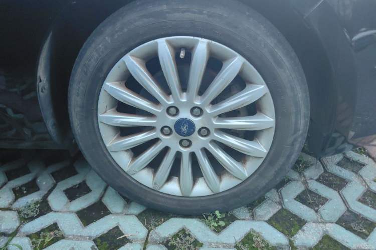 Used Ford Mondeo 2013 2.0L GTDi 200 Luxury Model Right Front Wheel Hub