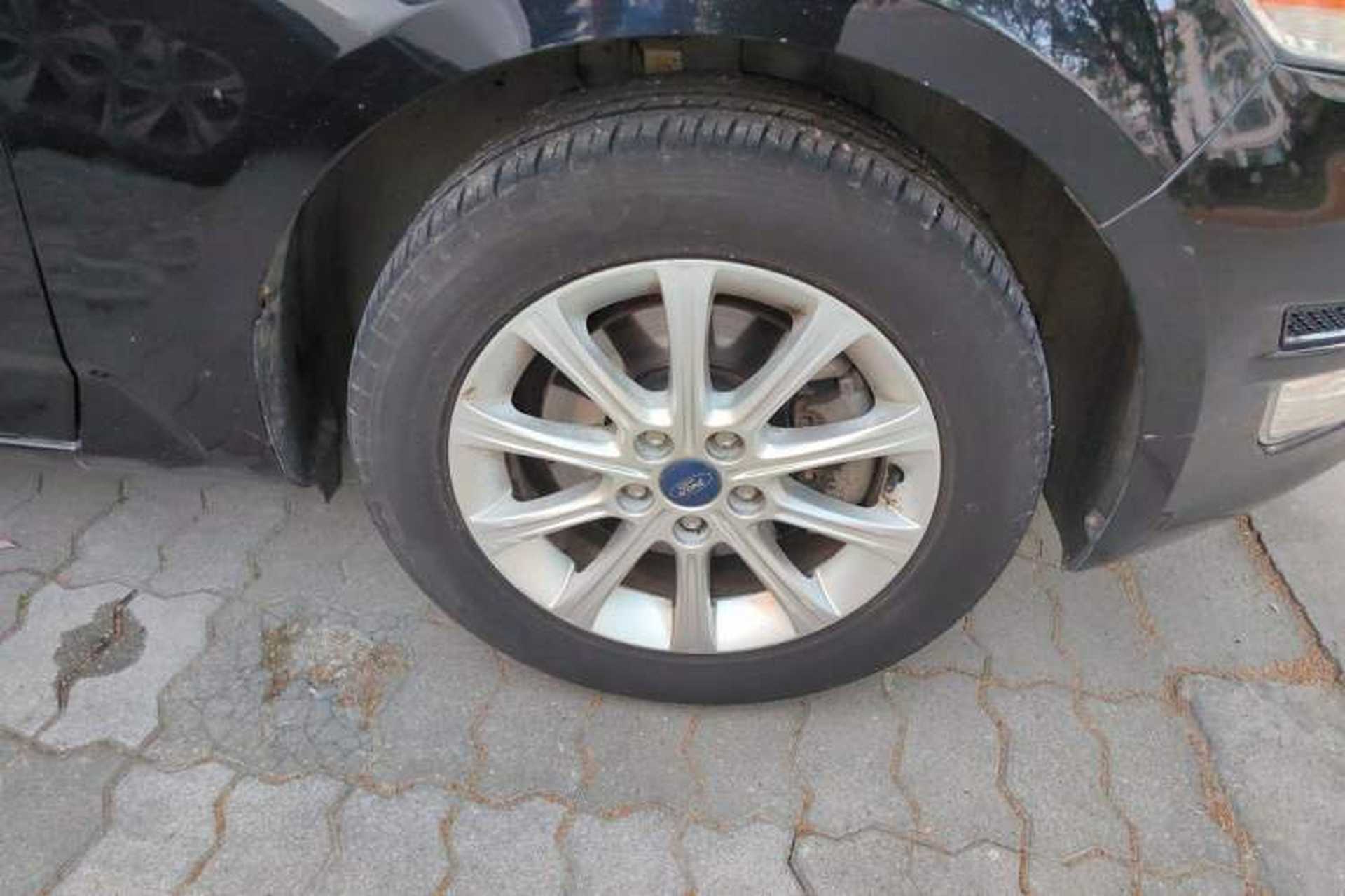Used Ford Mondeo 2013 2.3L Fashion Edition Right Front Wheel Hub