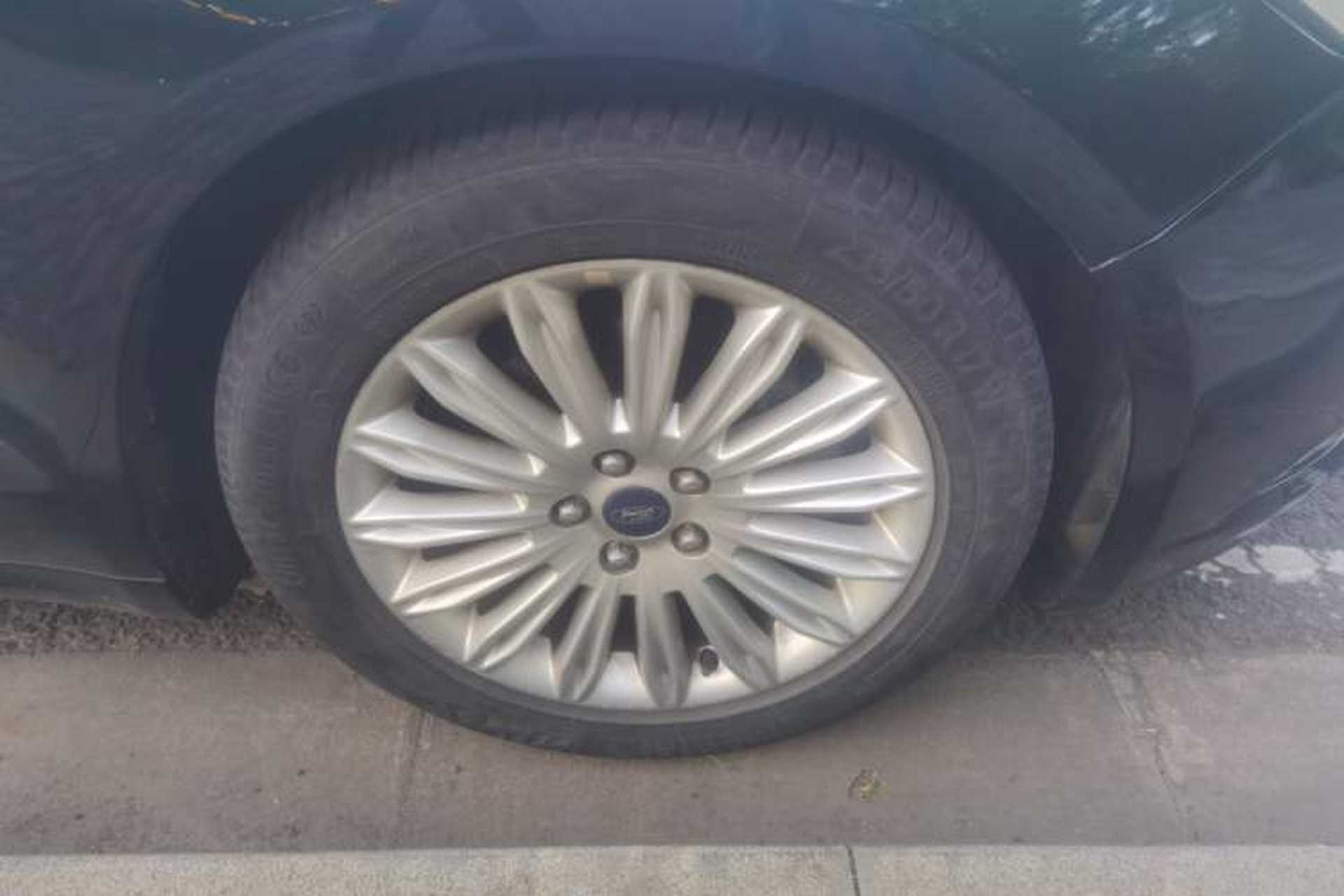 Used Ford Mondeo 2013 2.0L GTDi 200 Fashion Edition Right Front Wheel Hub