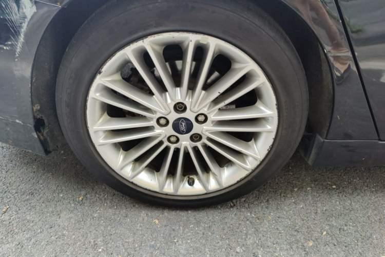 Used Ford Mondeo 2013 2.0L GTDi240 Flagship Edition Right Front Wheel Hub
