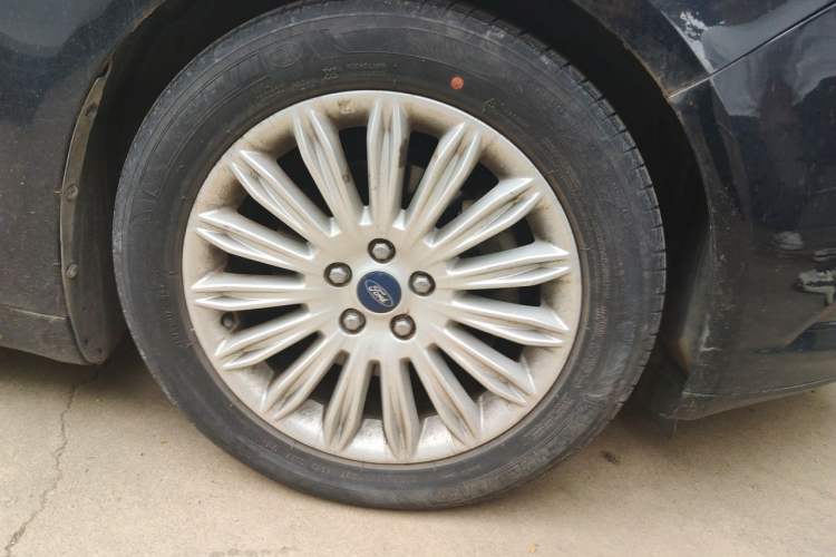 Used Ford Mondeo 2013 2.0L GTDi 200 Fashion Edition Right Front Wheel Hub