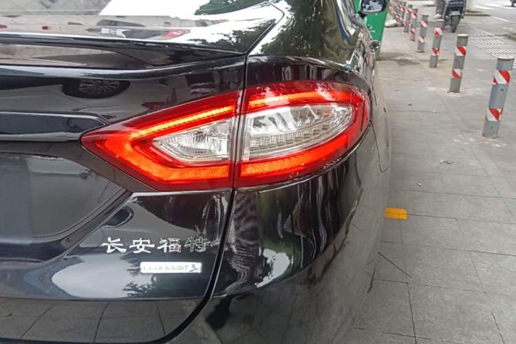 Used Ford Mondeo 2013 2.0L GTDi240 Luxury Sport Model Right Rear Taillight
