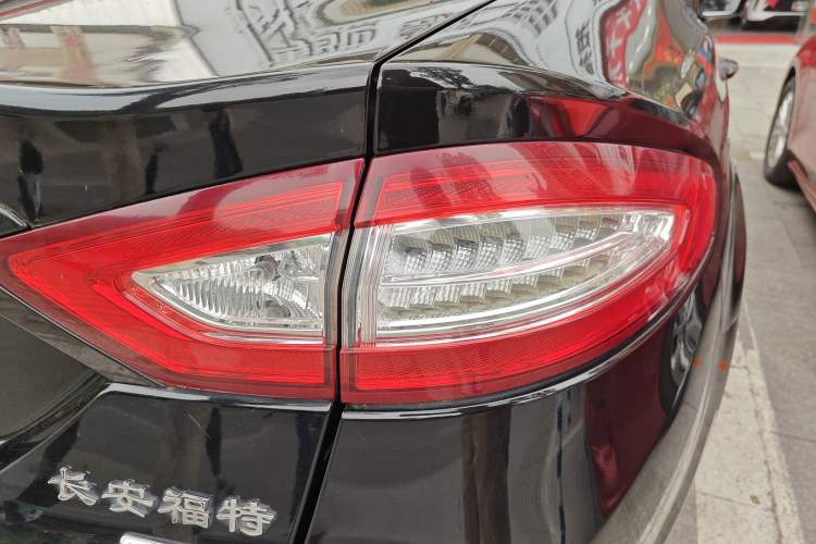 Used Ford Mondeo 2013 2.0L GTDi 200 Fashion Edition Right Rear Taillight