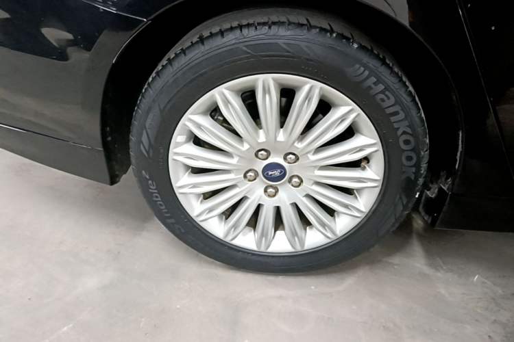 Used Ford Mondeo 2013 2.0L GTDi 200 Fashion Edition Right Rear Wheel Hub