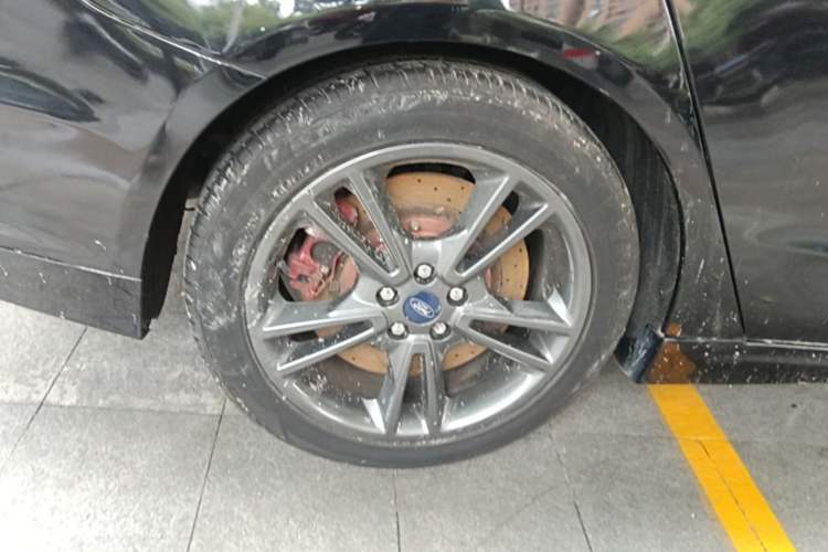 Used Ford Mondeo 2013 2.0L GTDi240 Luxury Sport Model Right Rear Wheel Hub