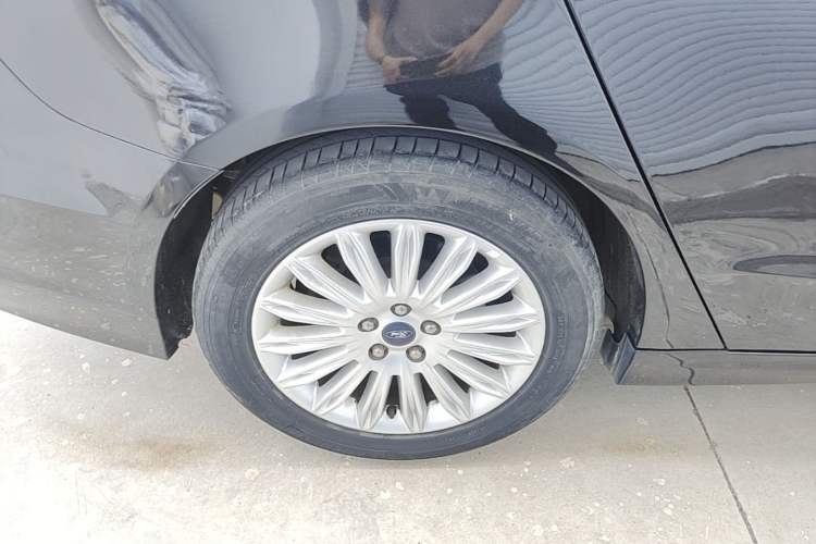 Used Ford Mondeo 2013 2.0L GTDi 200 Fashion Edition Right Rear Wheel Hub