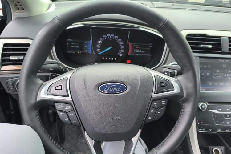 Used Ford Mondeo 2013 2.0L GTDi 200 Luxury Model Steering Wheel