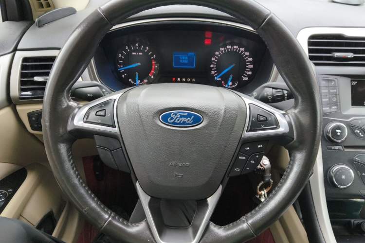 Used Ford Mondeo 2013 1.5L GTDi180 Comfort Model Steering Wheel