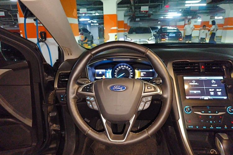 Used Ford Mondeo 2013 2.0L GTDi 200 Luxury Model Steering Wheel